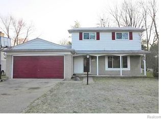 30160 Rock Creek Dr, Southfield, MI 48076