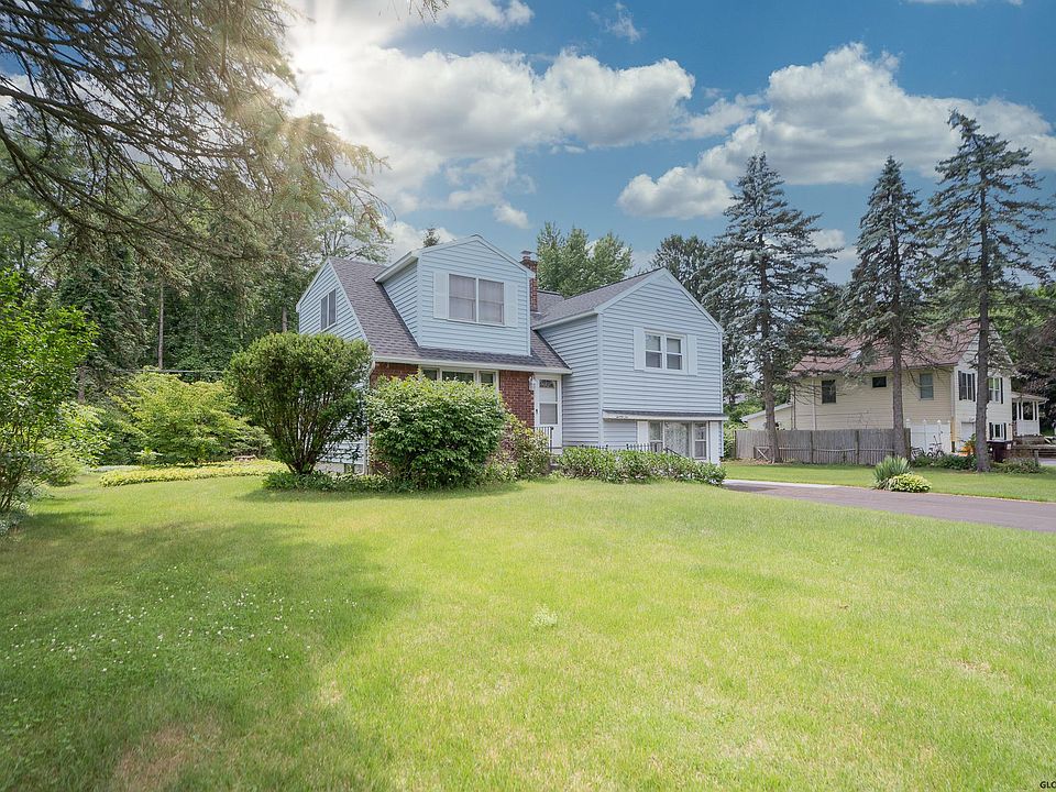 1st image of 26 Shaker Dr
