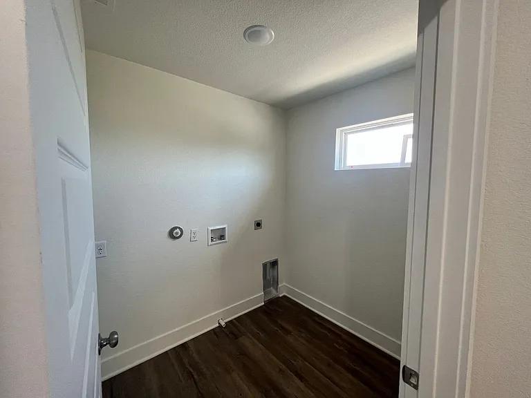 1834 Royal Loop — Photo 18