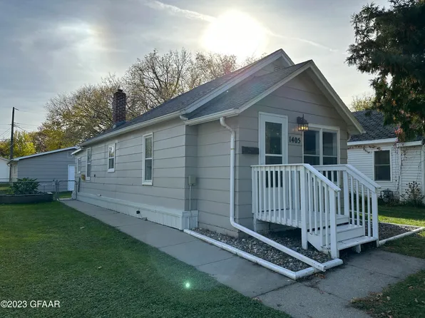 1405 8th Ave N, Grand Forks, ND 58203
