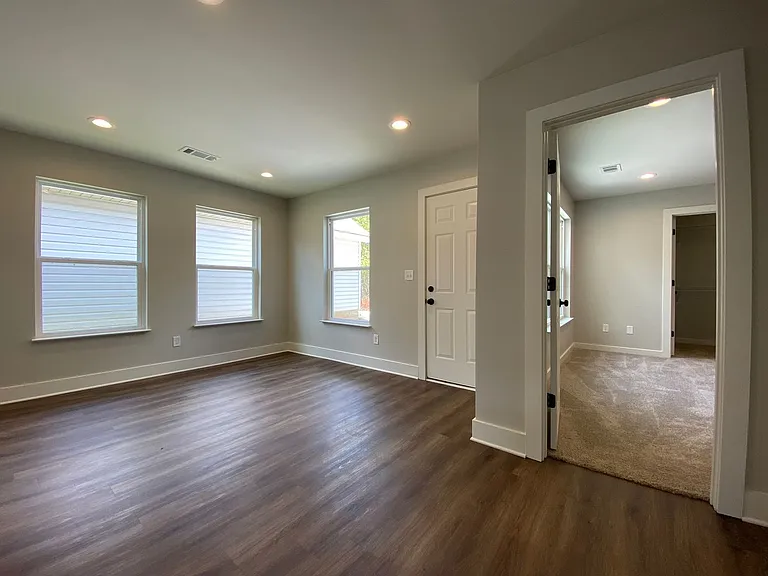 6228 Burbank Crossing Loop — Photo 16