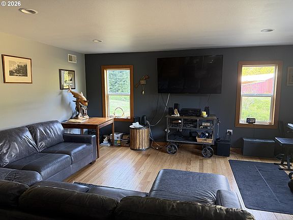 4th image of 20285 Derrick Rd
