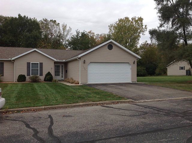 1st image of 1176 Village Ln