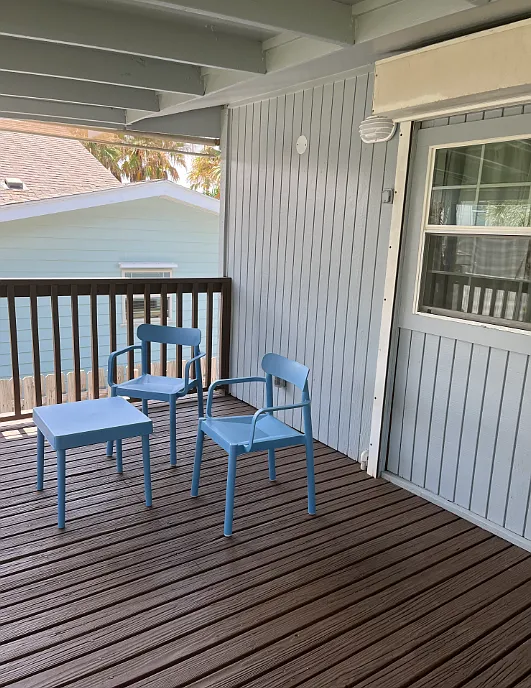 115 E Dolphin St — Photo 2