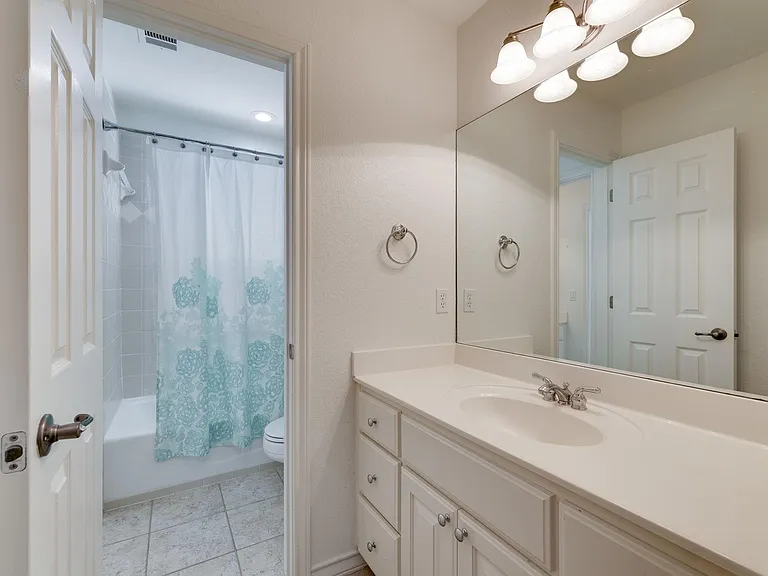 132 Lakeway Dr — Photo 25