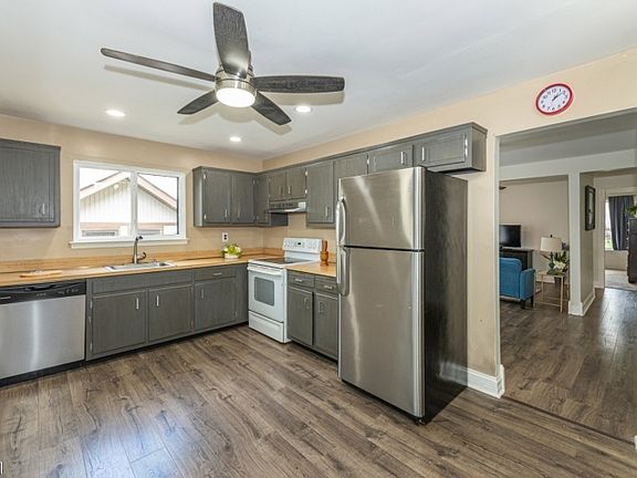 3rd image of 15277 Aspen Ct