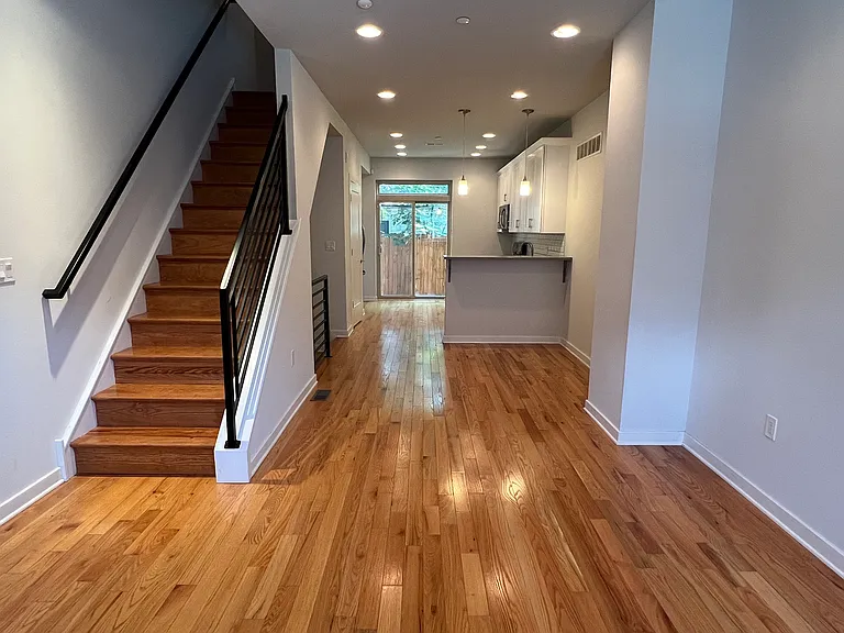 2133 Mountain St — Photo 4