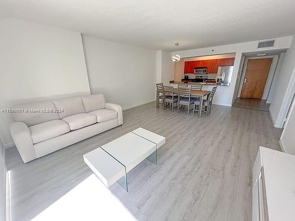 4th image of 1200 Brickell Bay Dr APT 1721