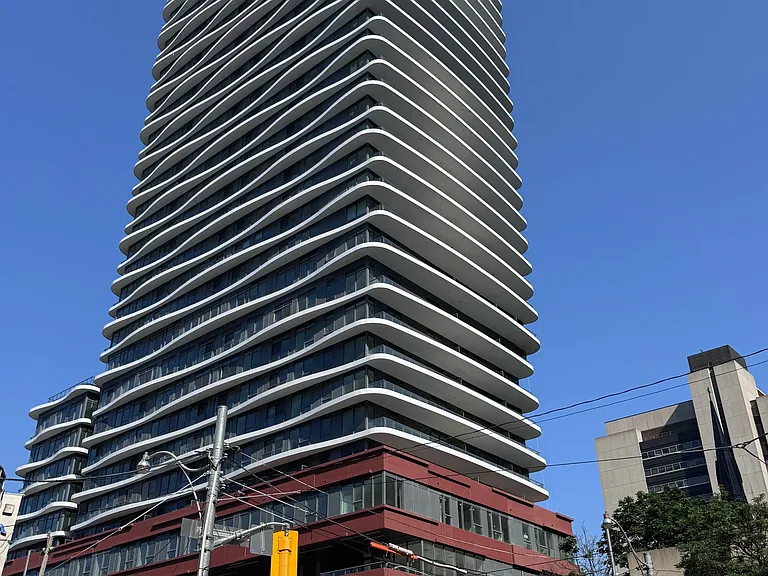 280 Dundas St W #2012 — Photo 1