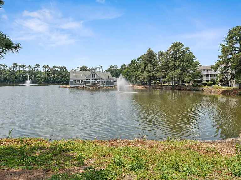 Linkhorn Bay Apartments — Photo 6