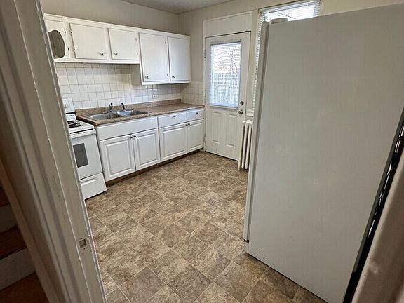 4th image of 19 Chalmers Ct #19