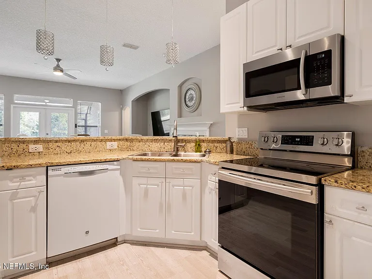 1816 Creekwood Ln — Photo 6
