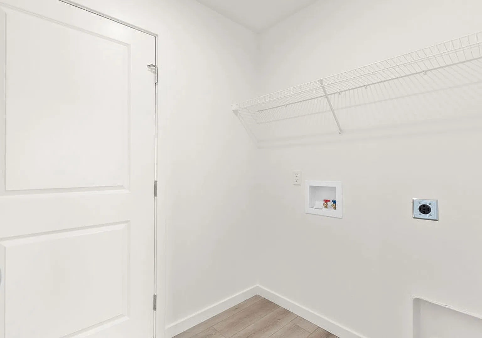 Newly Built 4 Bedroom Home — Photo 2