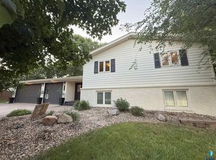 609 S Splitrock Blvd, Brandon, SD 57005