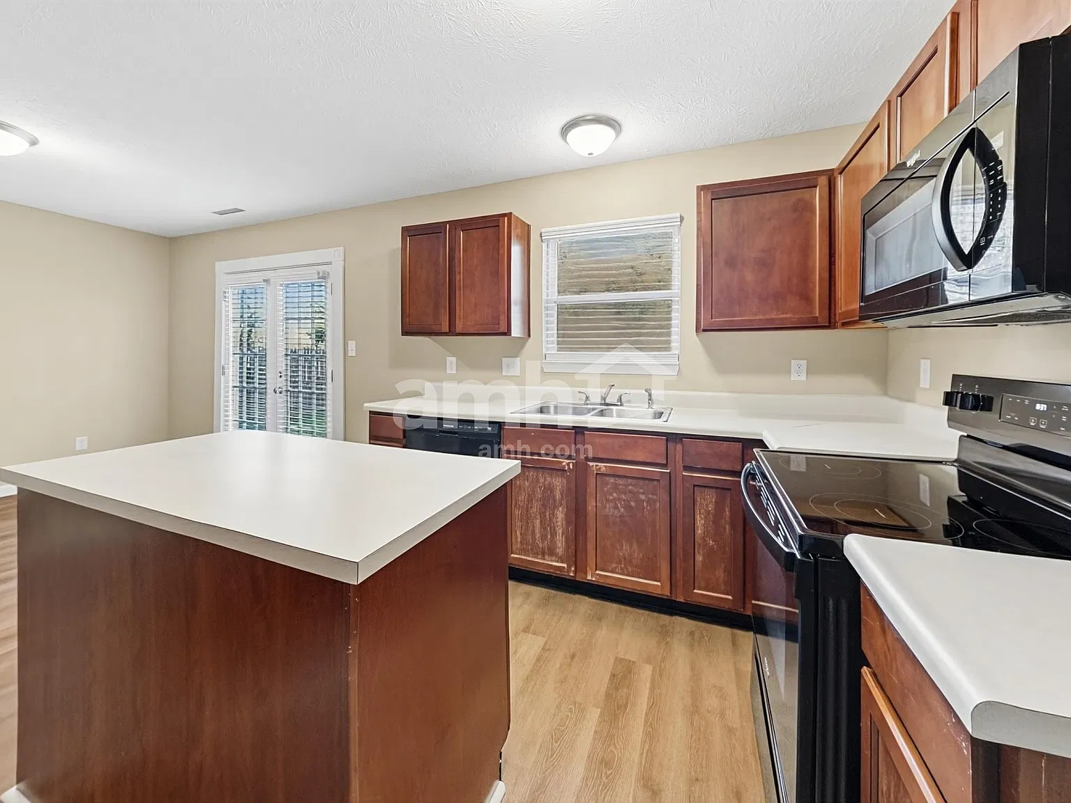 4 bed, 2.5 bath, 1884 sqft, $2,010 — Photo 3