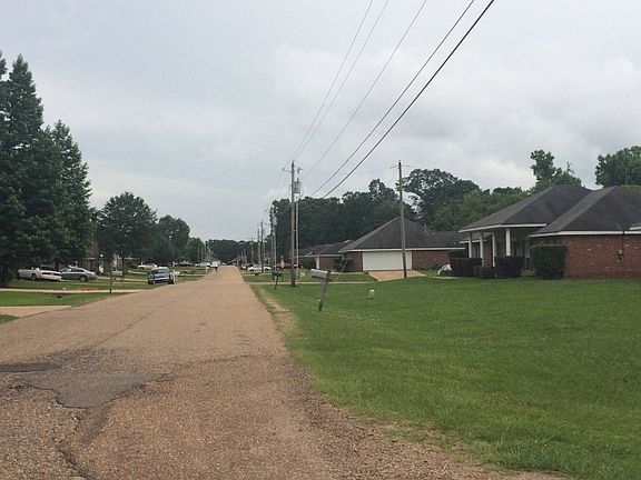 4th image of 305 Willow Bay Dr