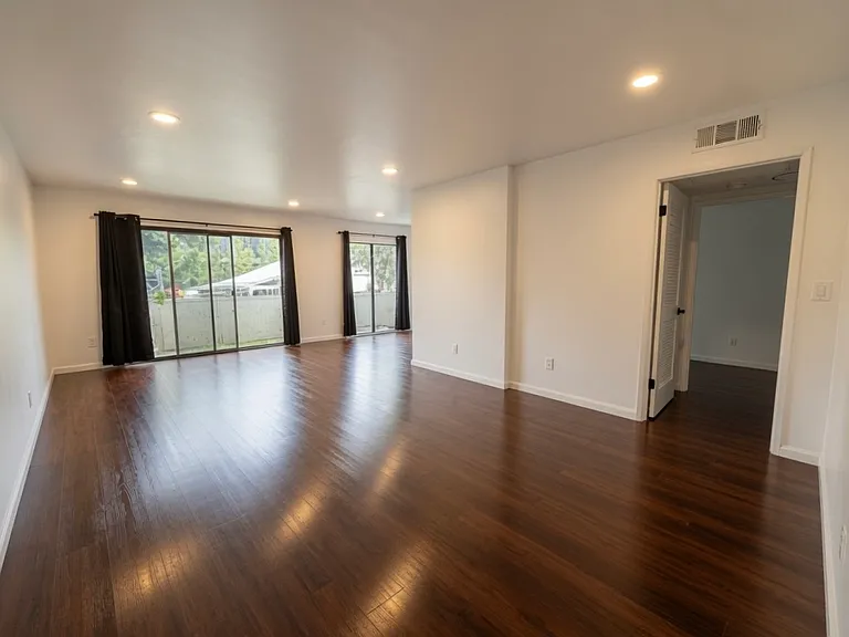 Moorpark Lofts — Photo 5