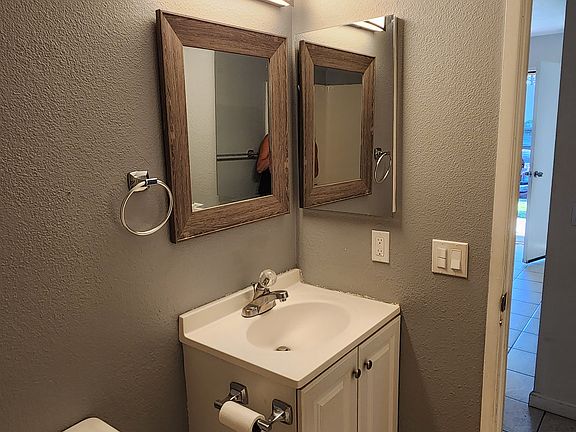 4th image of 2121 E Grand Ave #20