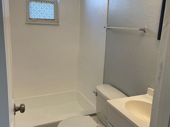 4th image of 1006 Vine Ave #1007