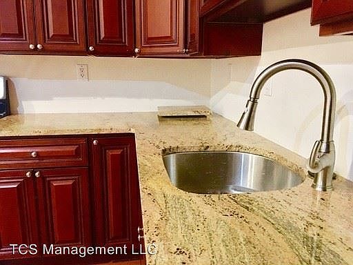 4th image of 1206 Walnut St #1