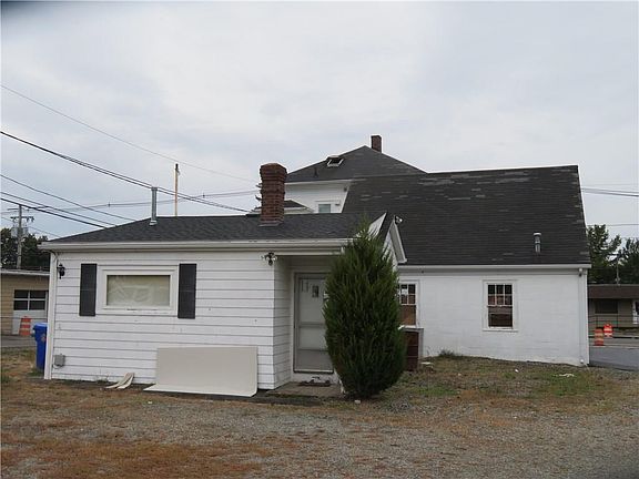 5th image of 917 Charles St