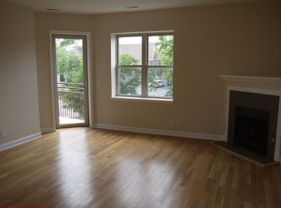 3rd image of 6015 N Mozart St APT 206