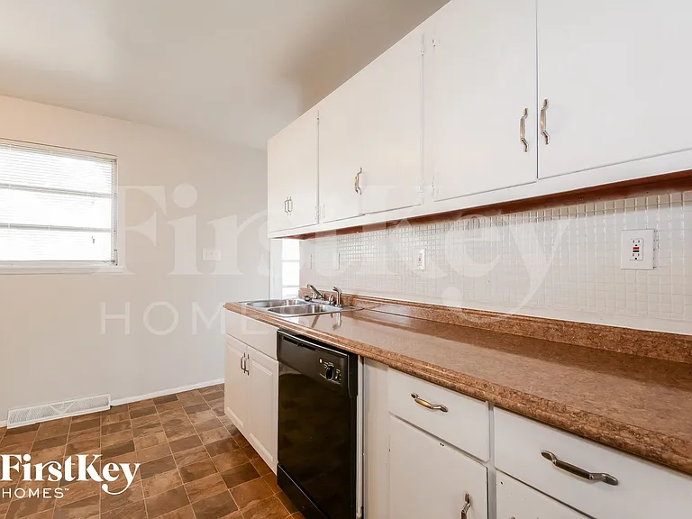 623 Holiday Ave — Photo 6