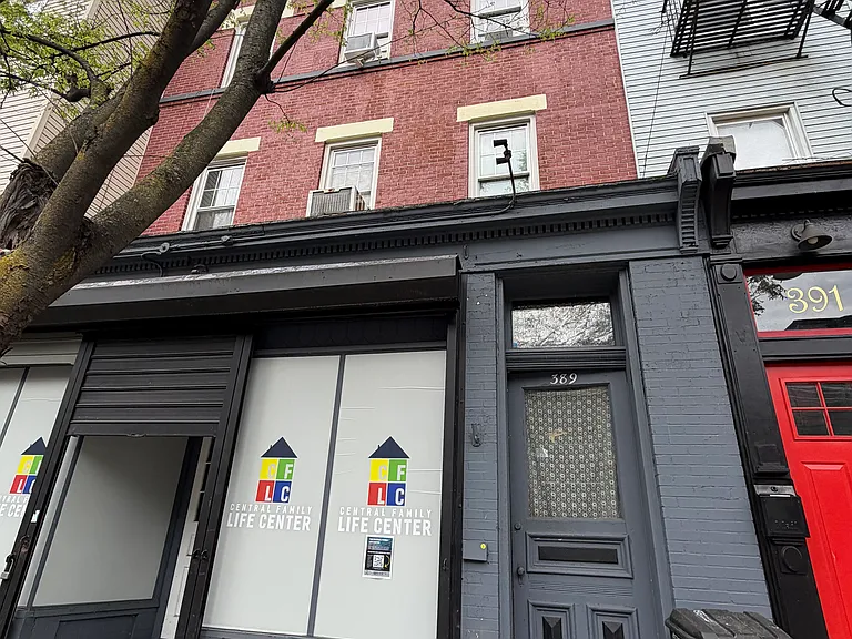 389 Van Duzer St #1B — Photo 2