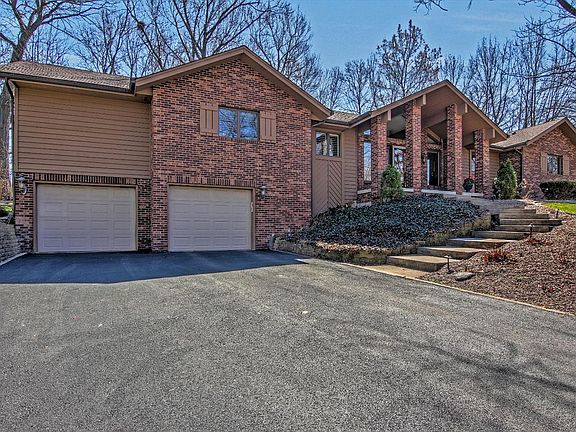 3rd image of 9737 Acorn Dr