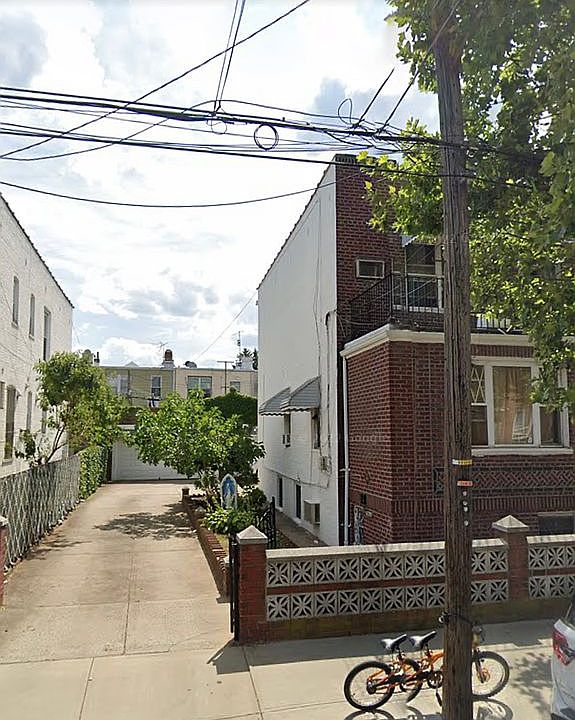 2nd image of 1424 Ovington Ave