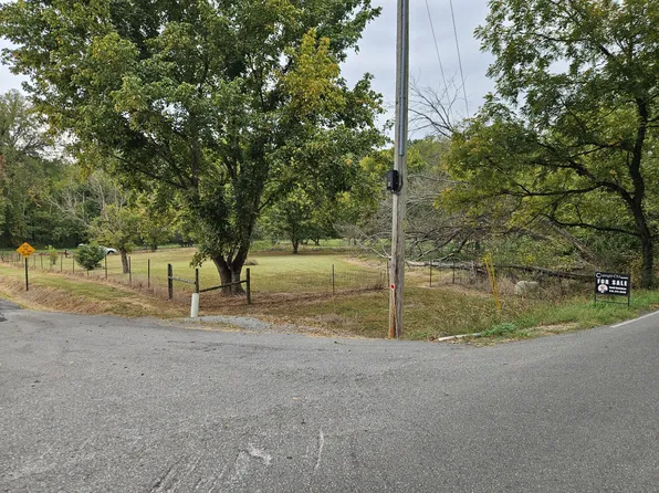 5570 Jr Jones Rd, Cedar Hill, TN 37032