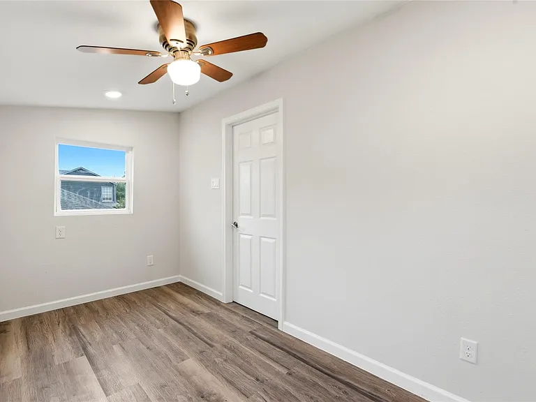 7010 Brownsville St — Photo 22