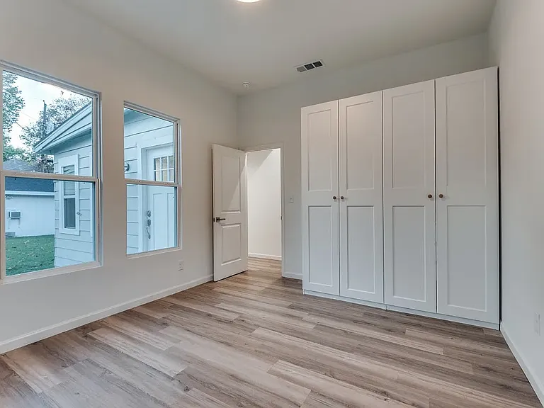 323 S Montclair Ave #1 — Photo 16