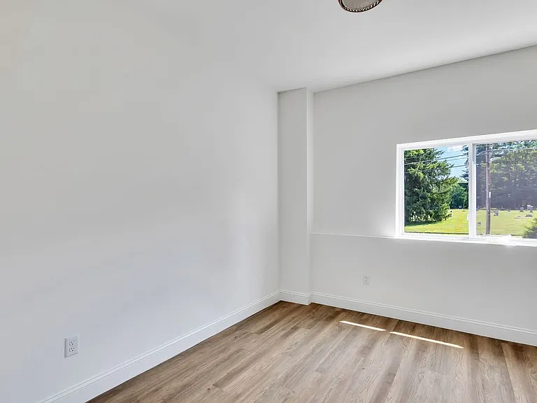 36 Pawling Ave #100 — Photo 2