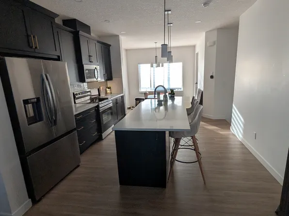 61 Silverton Glen Gate SW, Calgary, AB T2X 5C4