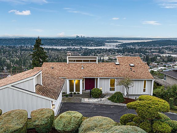 3rd image of 4621 Somerset Pl SE
