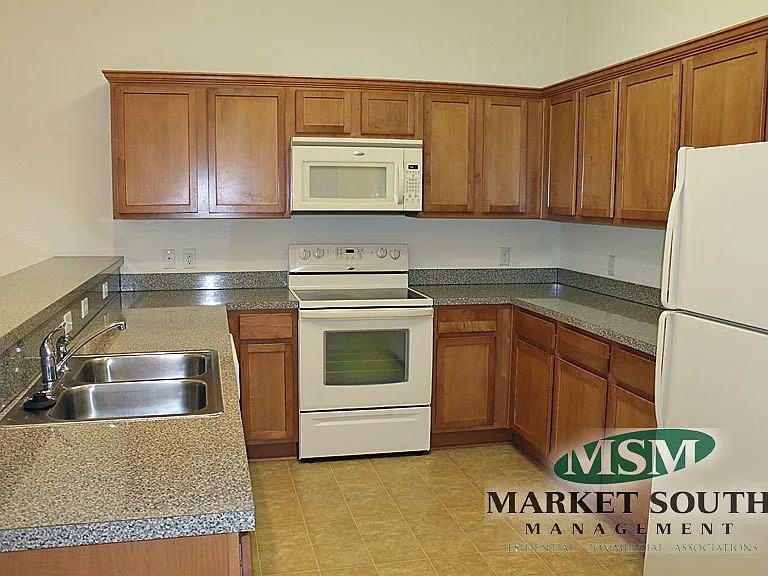 34 Falkland Ave — Photo 5