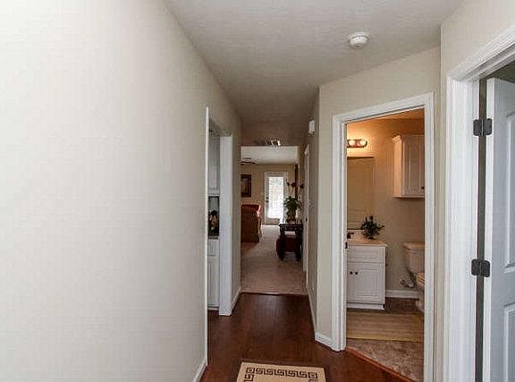 4th image of 210 Staghorn Ct