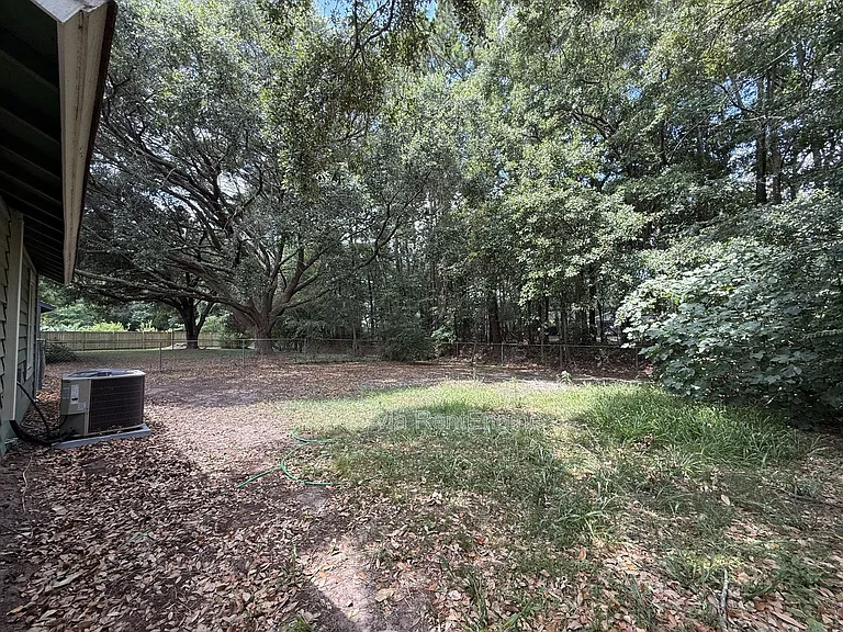 1047 Oakcrest Dr — Photo 26
