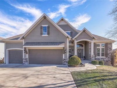 193 SW Mackenzie, Lees Summit, MO, 64081