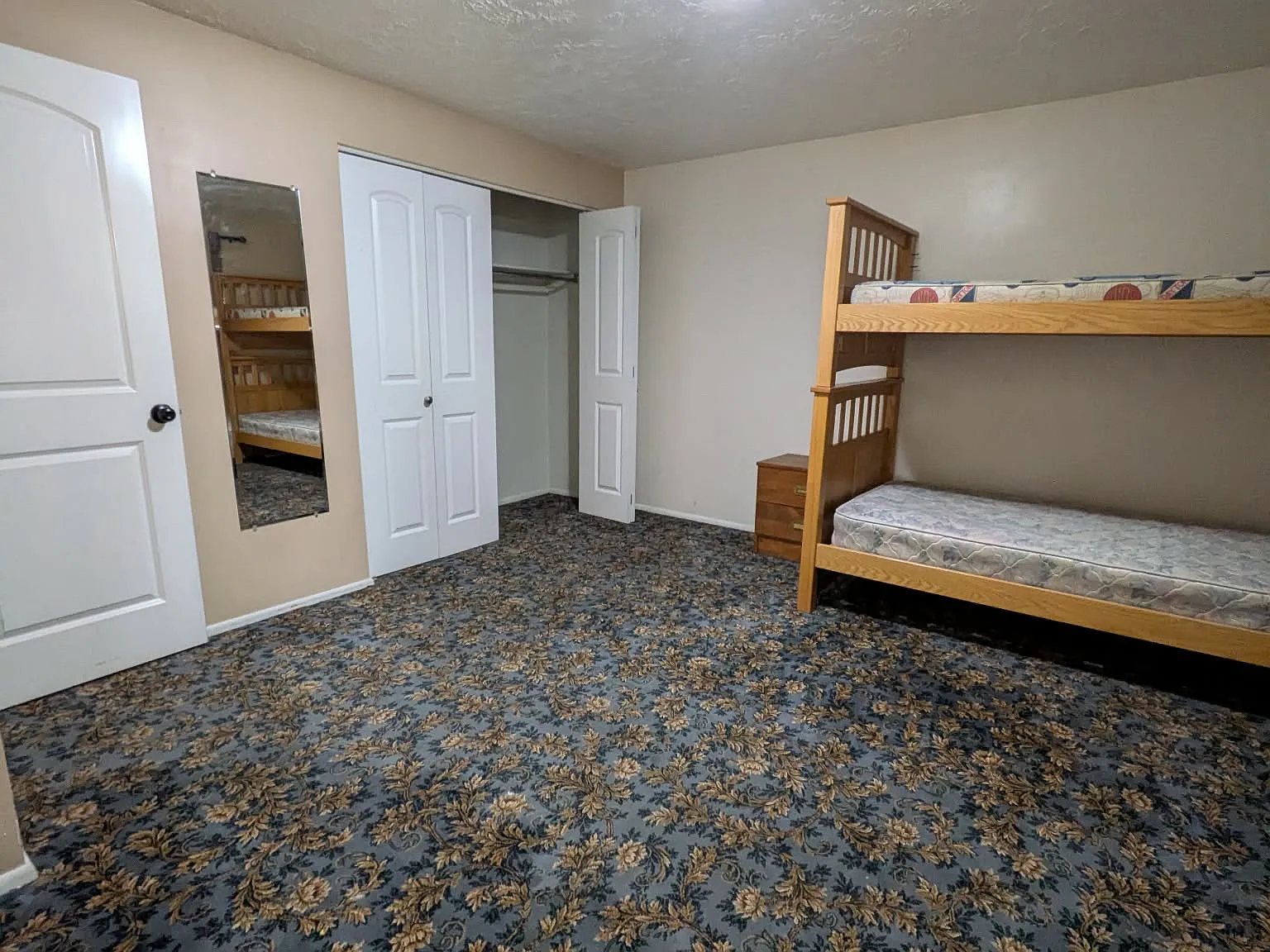 236 S Aileen Way — Photo 2