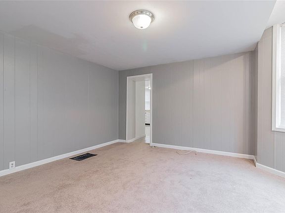 3rd image of 347 Hoffmeister Ave