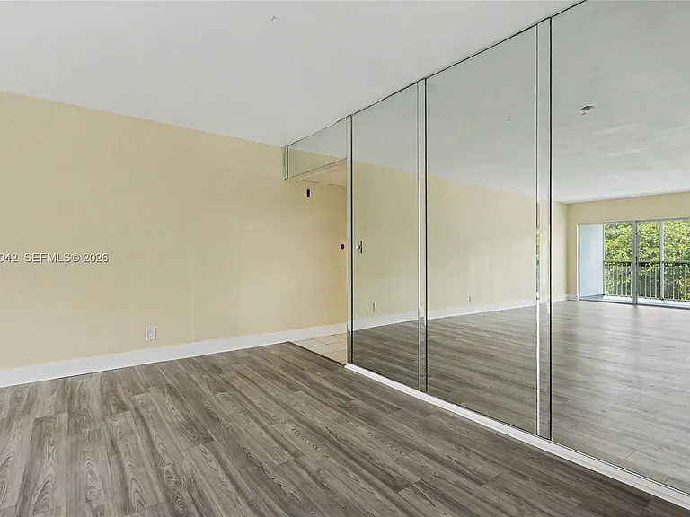 3250 N Palm Aire Dr #406 — Photo 4