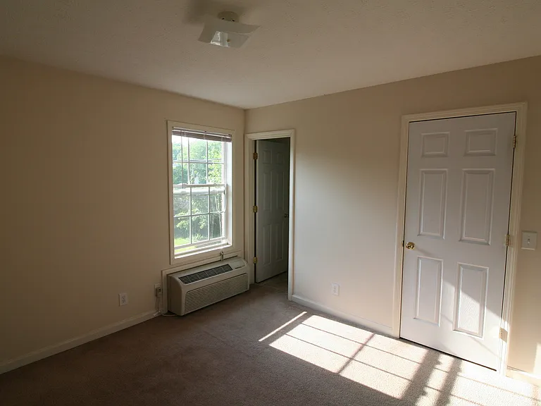 1900 N Willow Ave — Photo 6