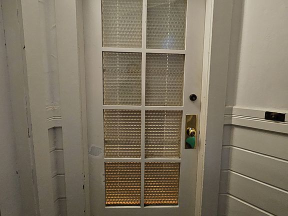 2nd image of 1275 Greenwich St #1275
