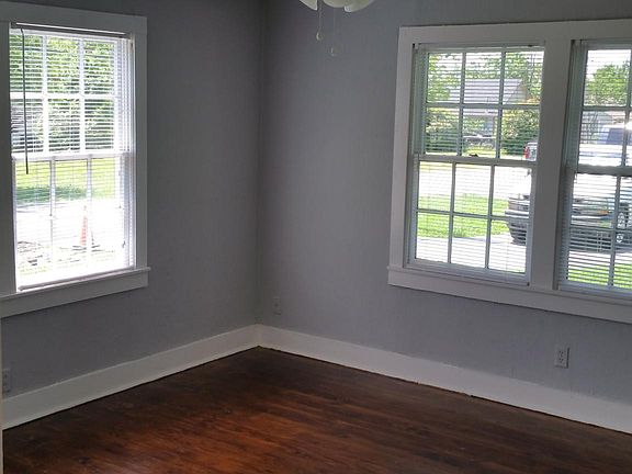 5th image of 713 W College St
