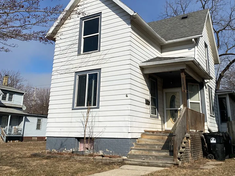 1435 Villa St — Photo 1