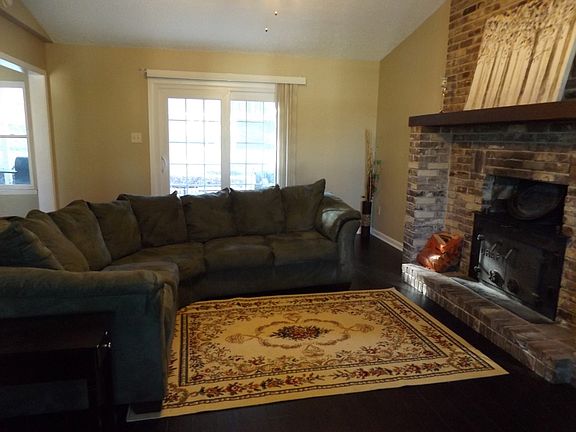 4th image of 825 Cliffside Dr