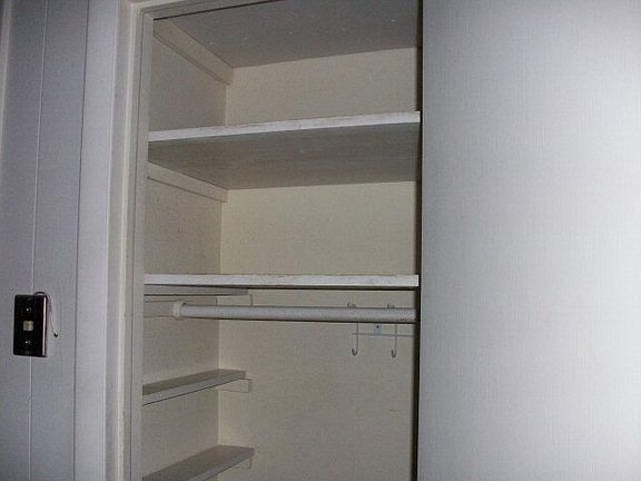 4th image of 601 Inwood Dr