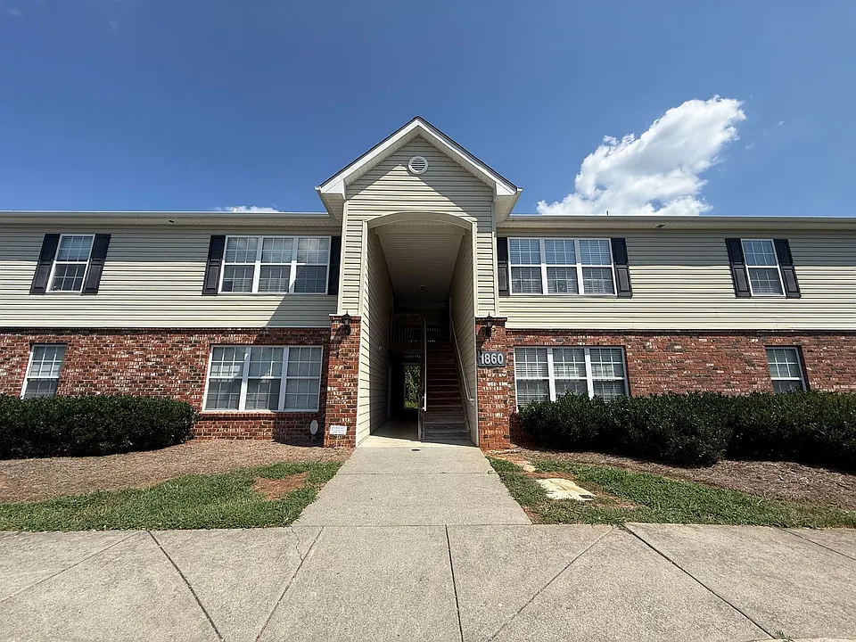 1860 Crest Hollow Dr #203